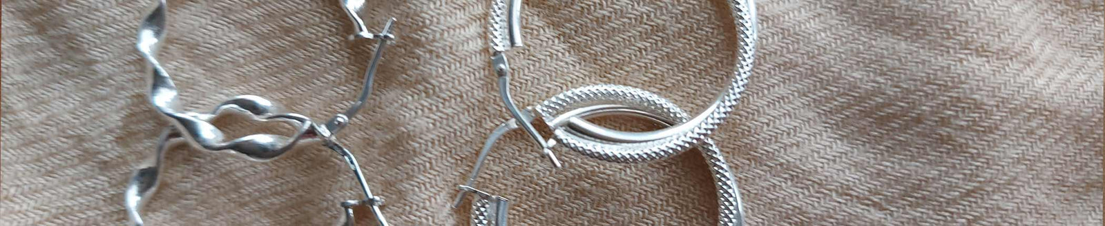 <font color=#000000>10 Compelling Reasons Why You Need Small Silver Hoop Earrings</font>