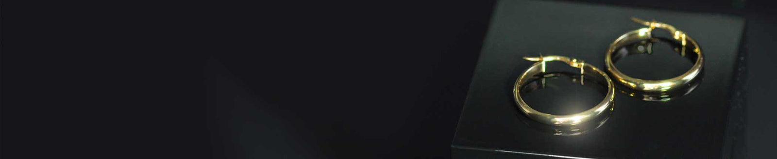 Chunky gold hoops vs twisted silver hoops; what’s your preference?