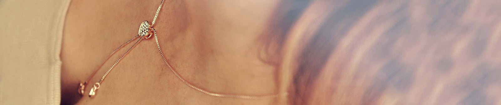 On trend rings and necklaces collection