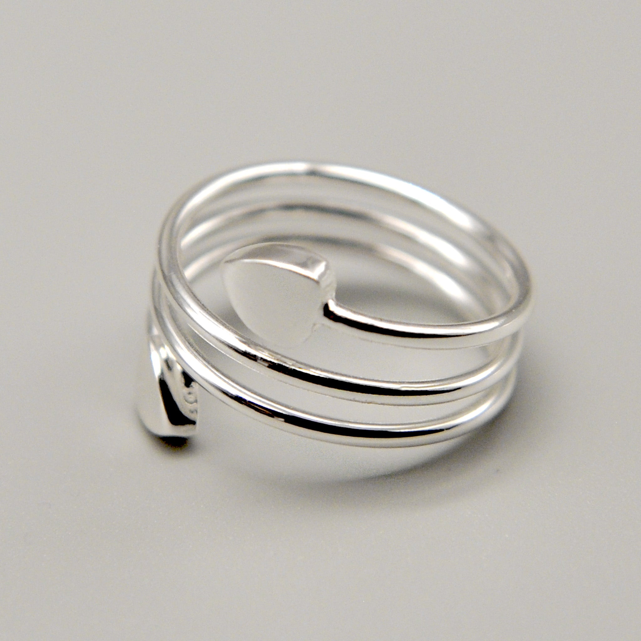 Copper ring with magnets