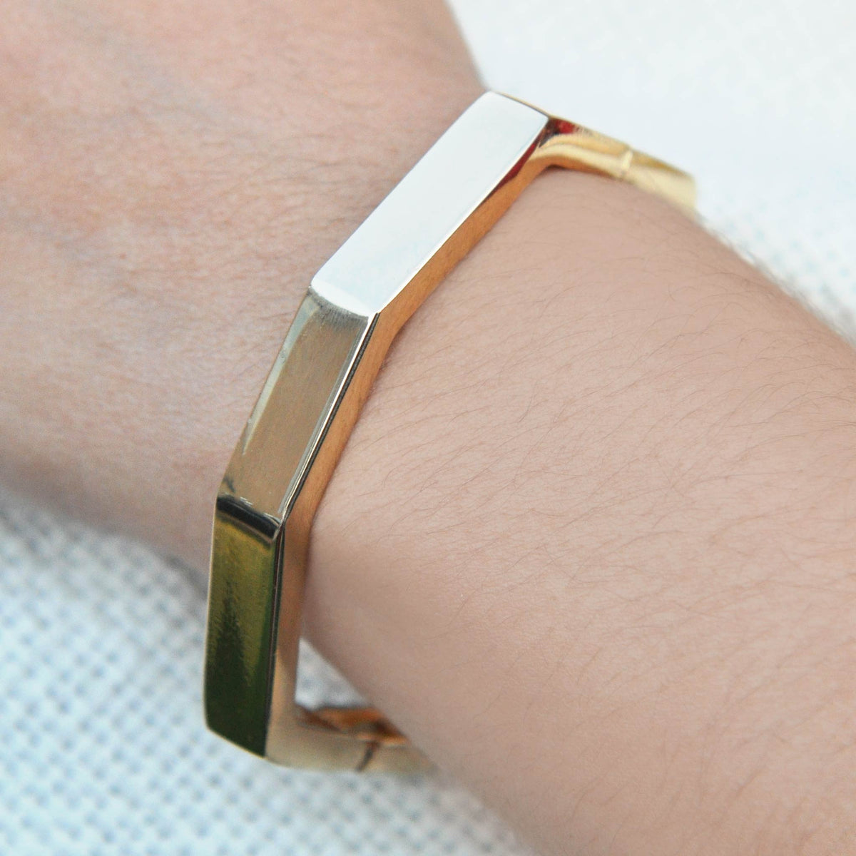 Ava Geometric Gold bangle