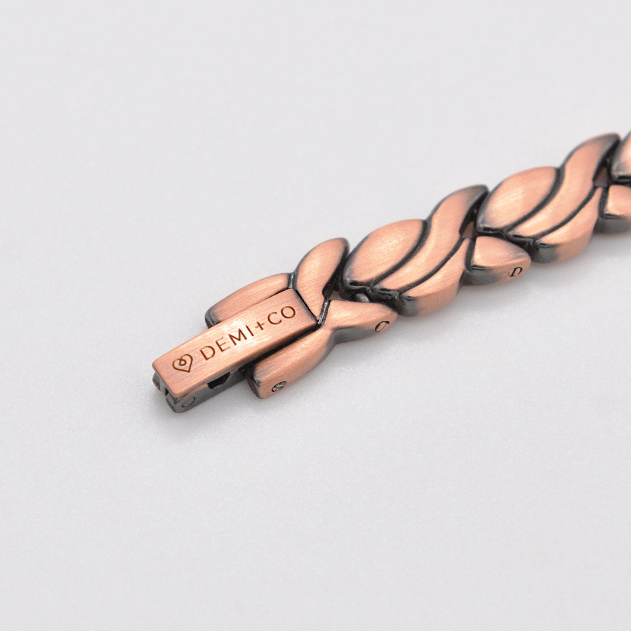 Petal copper bracelet with magnets