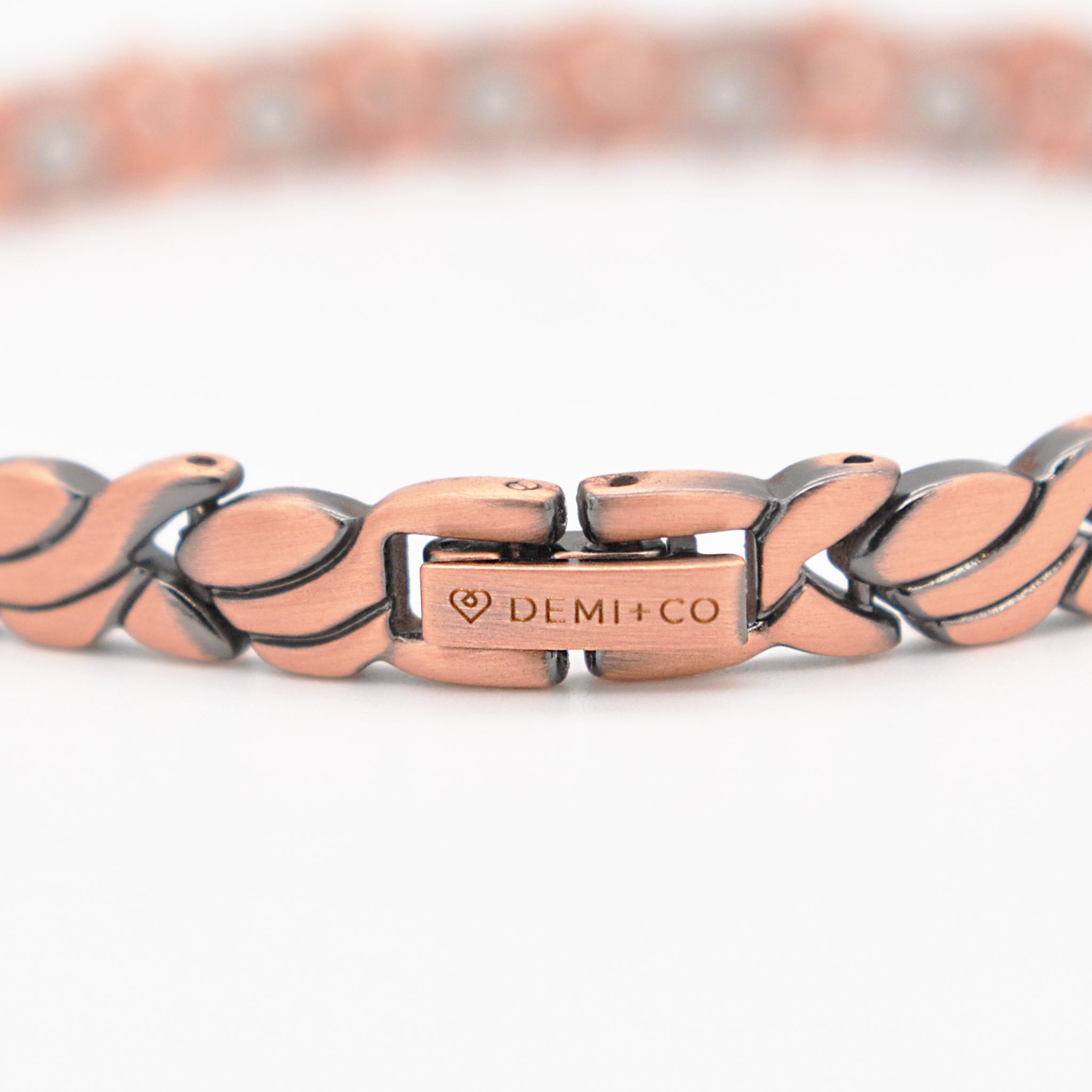 Petal copper bracelet with magnets