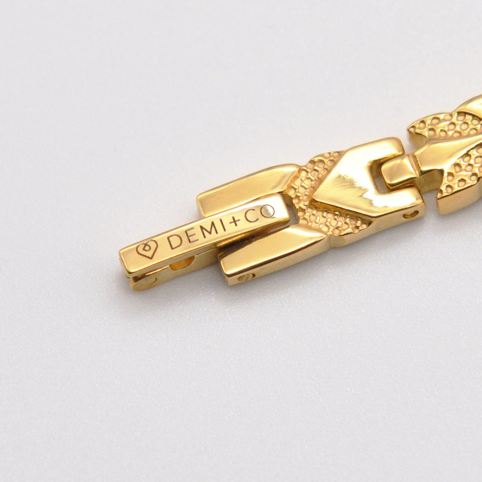 Womens magnetic bracelet 