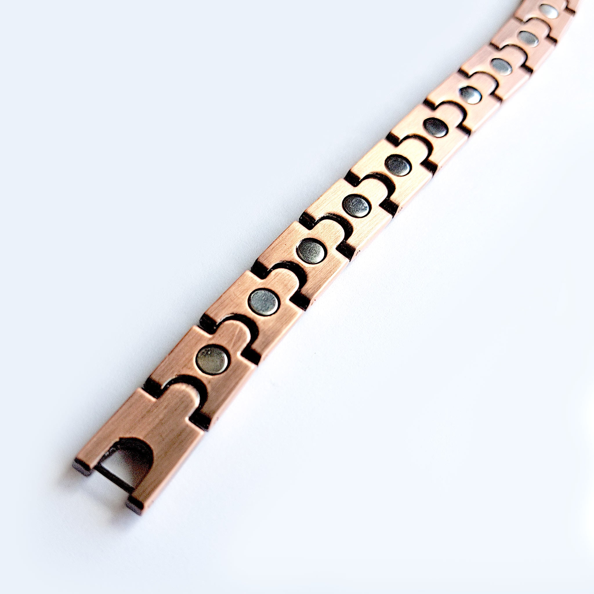 Back of magnetic copper bracelet