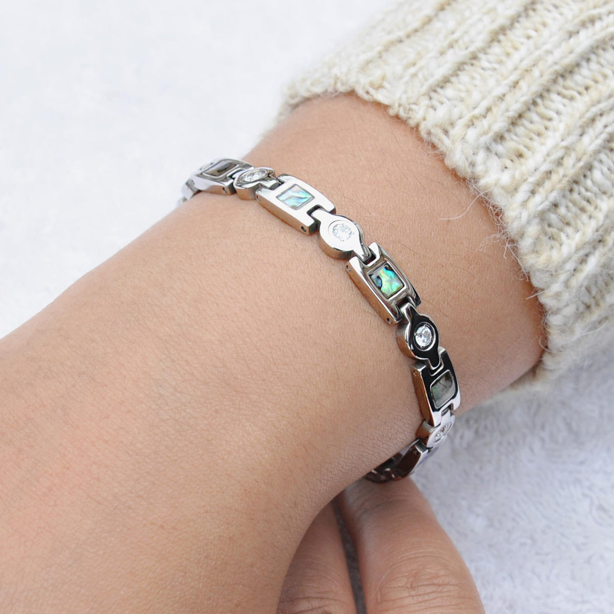 Womens magnetic bracelet 