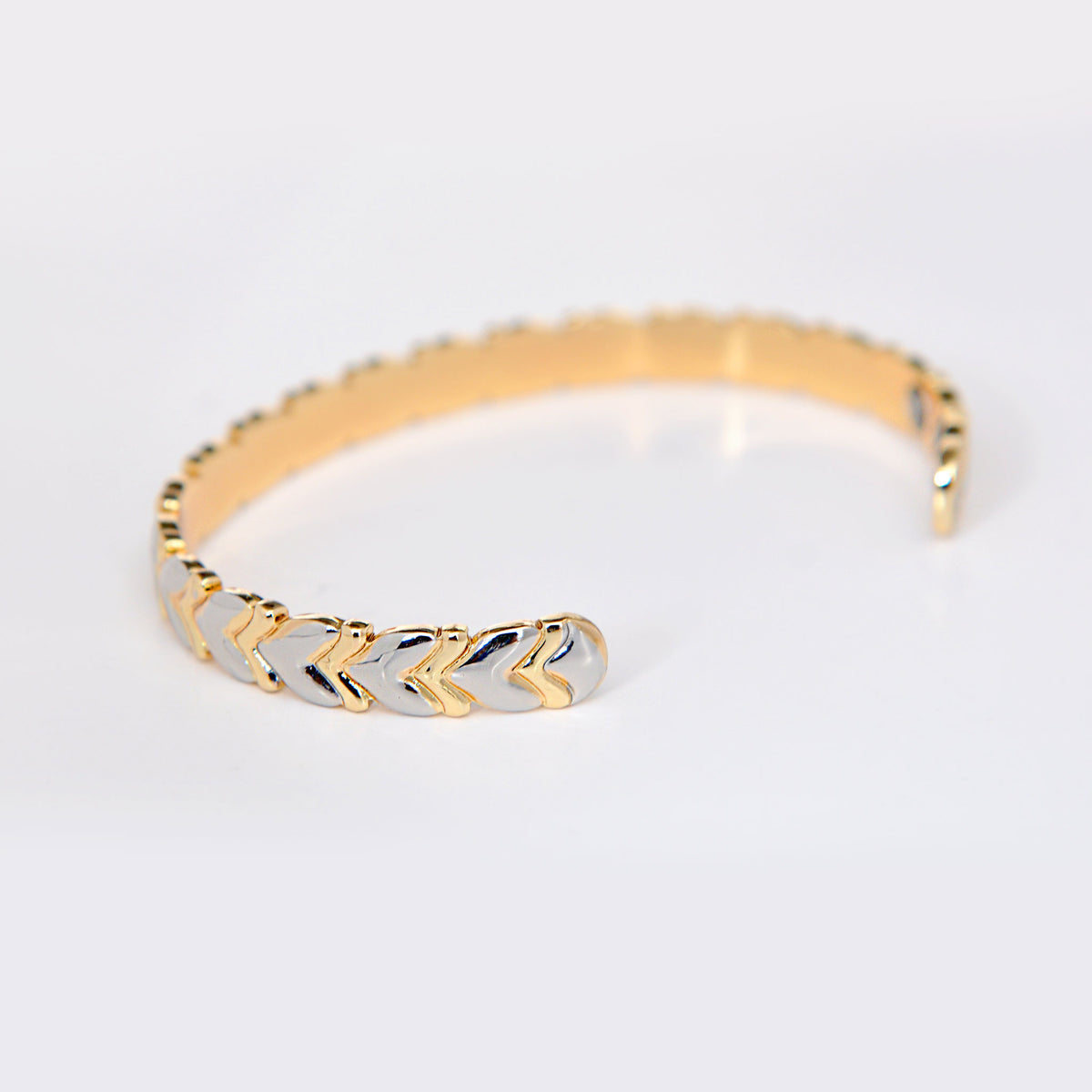 Womens magnetic bracelet 