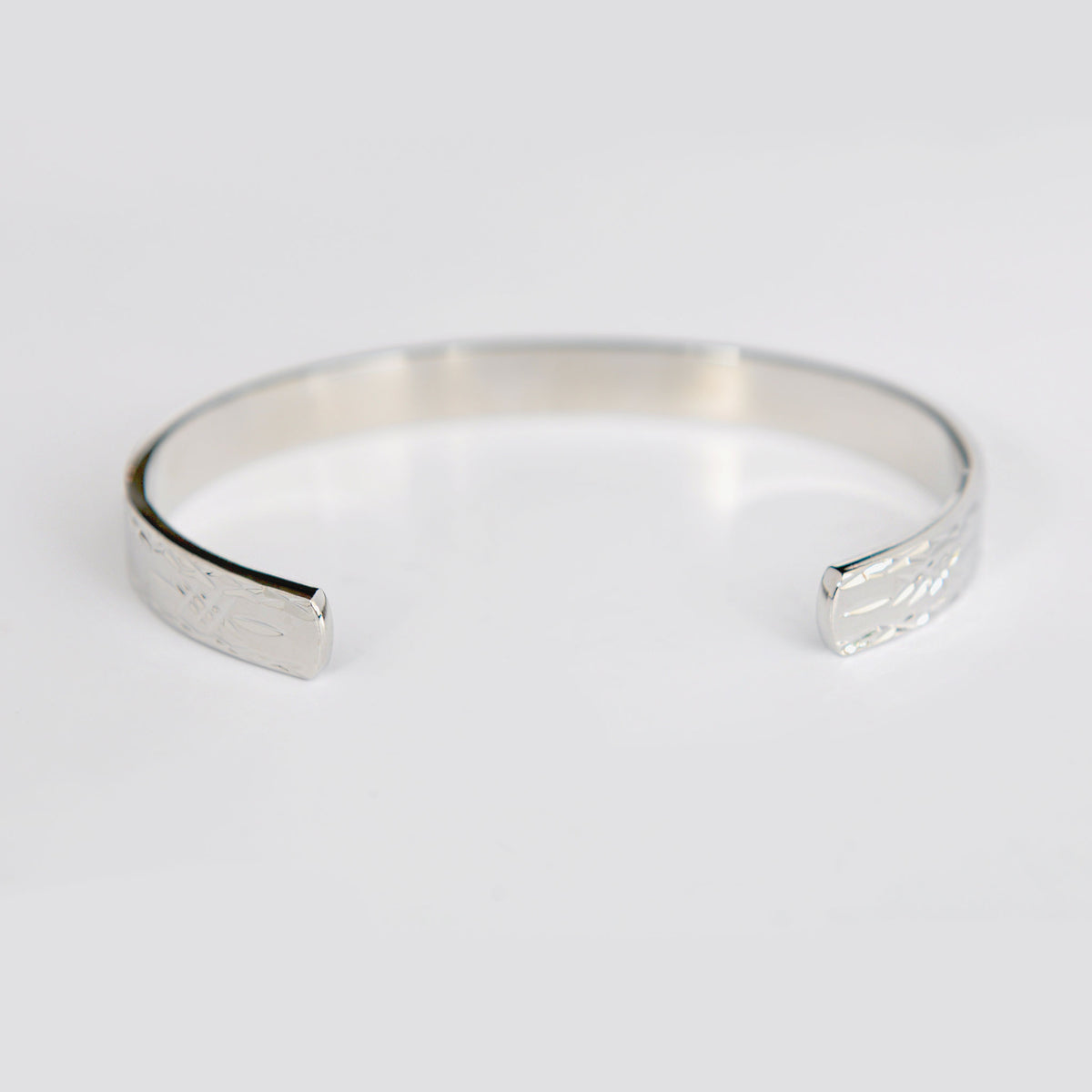 Womens magnetic bracelet 