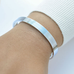 Womens magnetic bracelet 